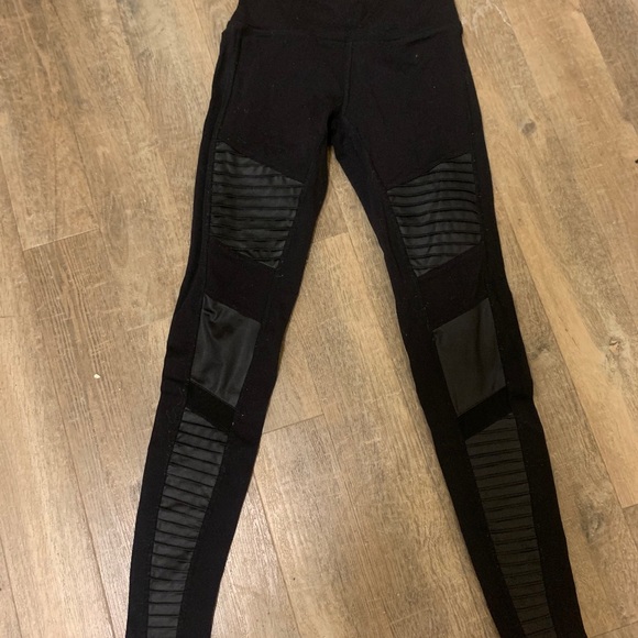 ALO YOGA Moto leggings in black size s - Picture 4 of 5